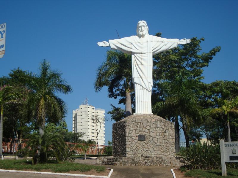 Adamantina, genealogia, história e memória.